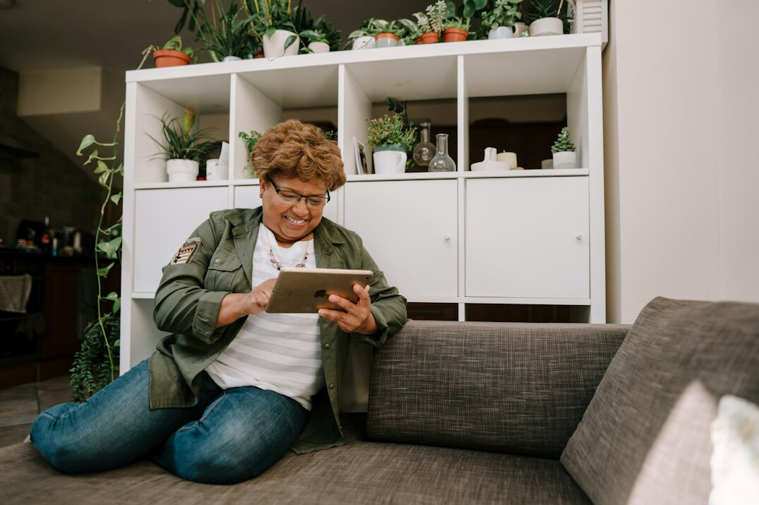 senior using tablet