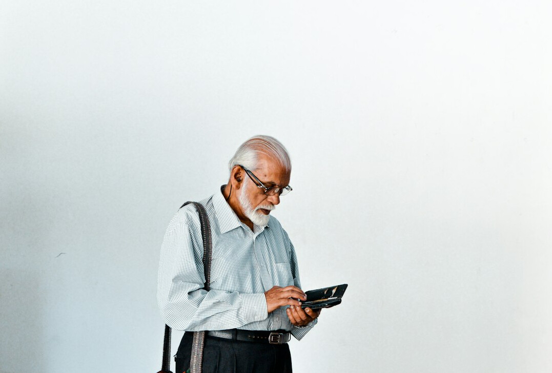 senior using tablet